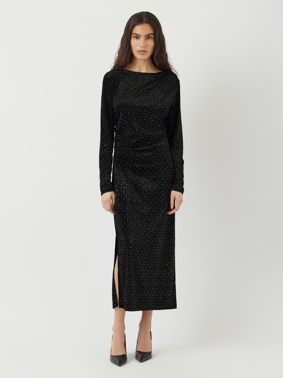 model_shot-front_full